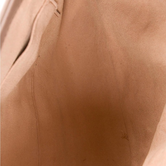 GUCCI Medium GG Marmont Matelassé Shoulder Bag - Picture 4 of 4